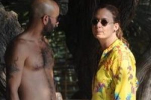 Ceyda D&uuml;venci'den eski aşkına g&ouml;nderme...