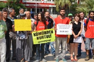 Greenpeace k&ouml;yl&uuml;lerle omuz omuza