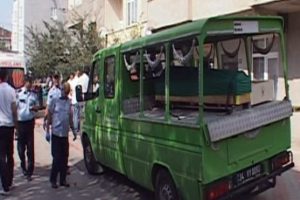 Oğullarını uyuşturucu parası i&ccedil;in &ouml;ld&uuml;rm&uuml;ş