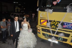 Bursalı &ccedil;ılgın damat TIR'ı gelin arabası yaptı