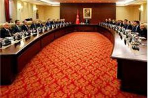 Kabinenin yarısı dinlemeye takıldı