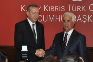 "Rum komşularımız 1974 &ouml;ncesi hayalinden vazge&ccedil;sin"