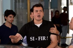 Ş&uuml;pheliler sağlık kontrol&uuml;nden ge&ccedil;irildi