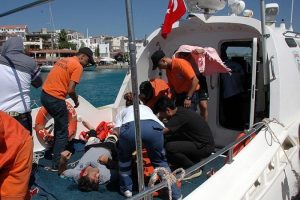 Ege Denizi'nde 200 ka&ccedil;ak kurtarıldı