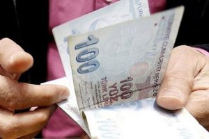 Maaşın &uuml;&ccedil;te ikisi 3 kaleme gidiyor