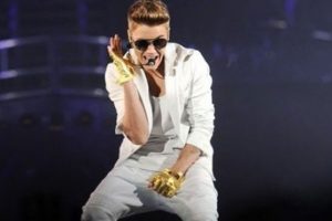 Justin Bieber yine tutuklandı