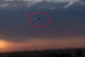 Askeri jet yere &ccedil;akıldı: 5 &ouml;l&uuml;, 10 yaralı