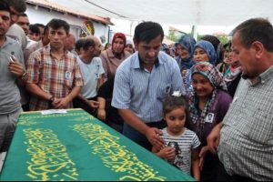 Soma'da &ouml;len madenci toprağa verildi!