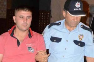 Eşiyle ilişki yaşadığından ş&uuml;phelendiği akrabasını vurdu
