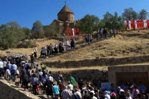Akdamar Kilisesi'nde ayin hazırlığı