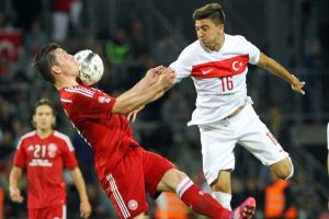 Bursasporlu Hakan Ş&uuml;k&uuml;r'den sonra şimdi de Ozan Tufan!