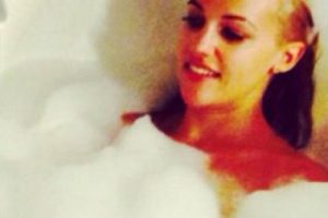 Meryem Uzerli'den yok artık dedirtecek pozlar...