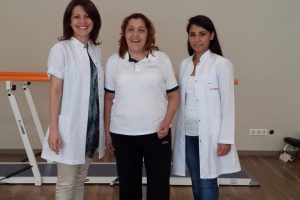 Sedye ile geldi, y&uuml;r&uuml;yerek &ccedil;ıktı