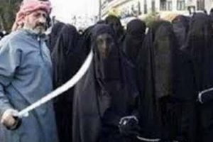 IŞİD 1500 kadını ka&ccedil;ırdı pazarda satıyor
