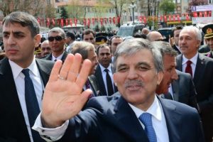 G&uuml;l'den sonra korumaları da K&ouml;şk'ten gitti