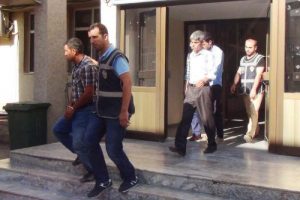 G&ouml;zaltına alındılar! Sebebi başkalarının yerine sınava girmeleri...