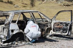 Yanmış otomobilden ceset &ccedil;ıktı