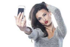 &Ccedil;ocuğunuz 'selfie' kurbanı olmasın!