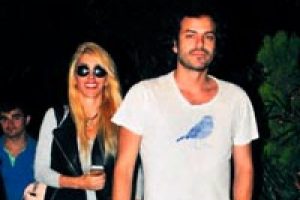 Şarkı kavgasının nedeni ortaya &ccedil;ıktı...