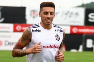 "Beşiktaş'ta uzun yıllar forma giymek istiyorum"
