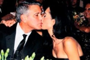 Clooney a&ccedil;ıkladı: D&uuml;ğ&uuml;n Venedik'te...