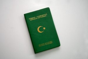 Artık lise mezunu olmayan yeşil pasaport alamayacak