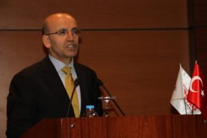 Maliye Bakanı b&uuml;y&uuml;me verilerini değerlendirdi