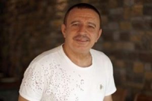 Mustafa Topaloğlu eşini ikna etti...