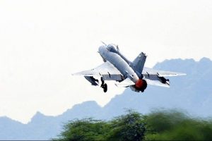 Irak ordusundan IŞİD'e y&ouml;nelik hava saldırısı: 20 &ouml;l&uuml;