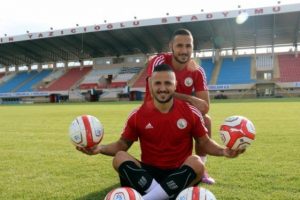 İkizler yeşil sahada da ayrılmıyor