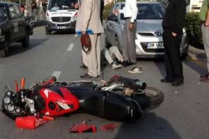 Hastane &ouml;n&uuml;nde ambulans bekledi