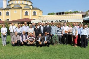 G&uuml;rsu Belediye Başkanı Yıldız vatandaşları dinliyor