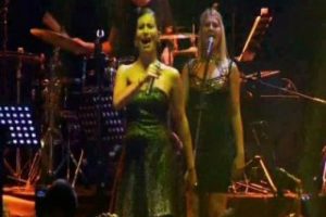 Beylikd&uuml;z&uuml;'nde İrem Derici izdihamı...