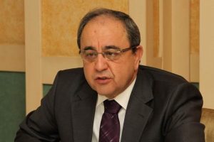 Rekt&ouml;rden ''baş&ouml;rt&uuml; yasağı'' a&ccedil;ıklaması