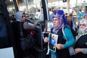 Eylem yapan anneler Ankara'ya hareket etti