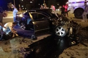 Otomobil tankere &ccedil;arptı: 2 ağır yaralı