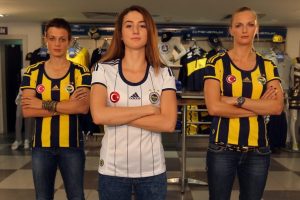 Fenerbah&ccedil;e yeni sezon formalarını tanıttı