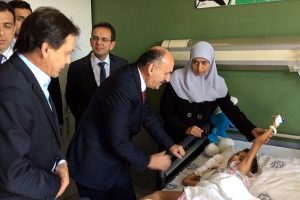 M&uuml;ezzinoğlu Filistinli hastaları ziyaret etti