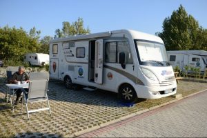 Nil&uuml;fer kamp ve karavan tesislerine b&uuml;y&uuml;k ilgi