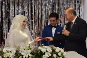 Fotoğraf&ccedil;ısının nikah şahitliğini yaptı