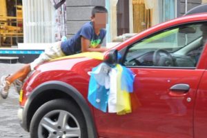 Flaş karar! Konvoy yolunu kesen &ccedil;ocukların...