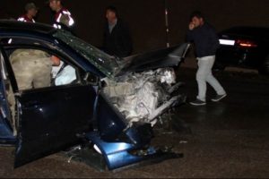 Kafa kafaya &ccedil;arpıştılar: 2'si &ccedil;ocuk 11 yaralı