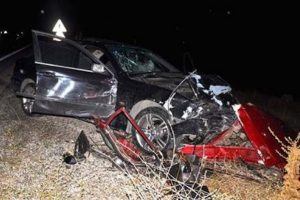 &Ccedil;arpışan iki otomobilden biri ikiye b&ouml;l&uuml;nd&uuml;