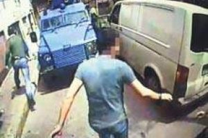 Gaz bombası yerine silahını kullanmış!