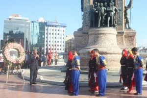 Taksim'de İlk&ouml;ğretim Haftası t&ouml;reni