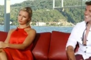 Sinan Ak&ccedil;ıl s&ouml;yledi Chloe Loughnan dans etti...