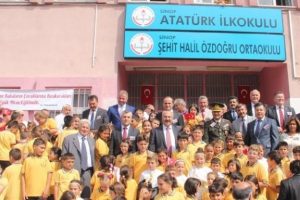A&ccedil;ılış t&ouml;reninde "Andımız" okundu