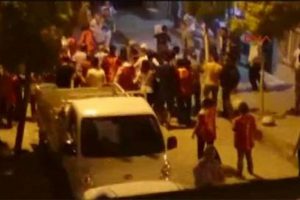 Taşlı, sopalı, bı&ccedil;aklı kavga