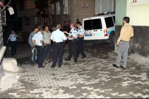 Ailelerin kavgası kanlı bitti: 1 &ouml;l&uuml;, 3 yaralı