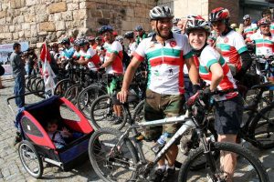 Dedeler ve torunlar 520 kilometre pedal &ccedil;eviriyor